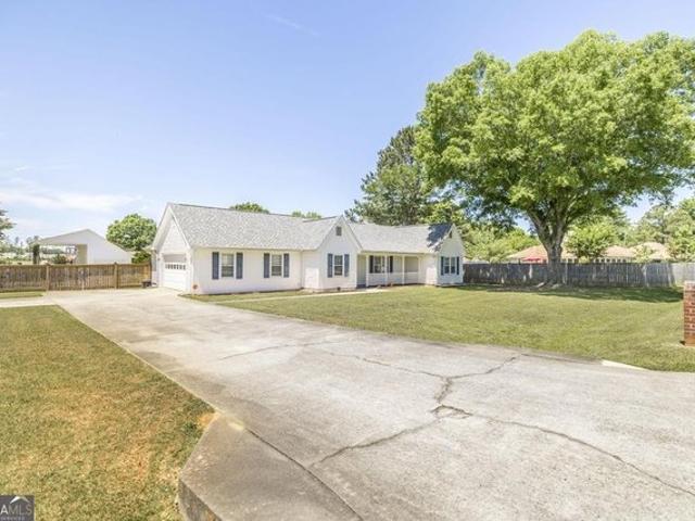 House for sale in Bonaire, Georgia