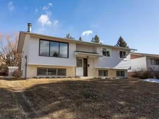 House for sale in Sylvan Lake, Alberta