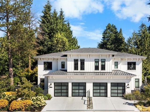Townhouse for sale in Bellevue, Washington