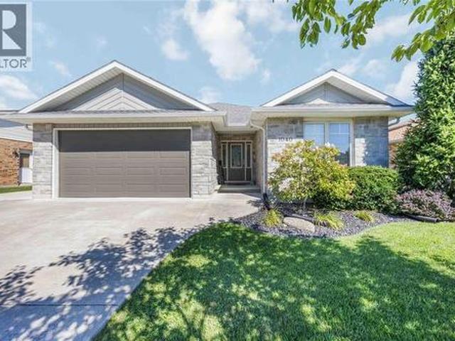House for sale in Brights Grove, Ontario