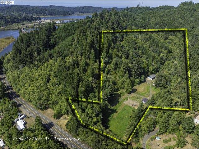 House for sale in Reedsport, Douglas County