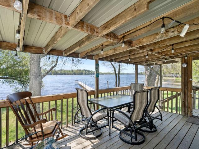 House for sale in Pine Lake