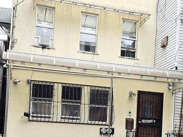 Duplex for sale in Corona