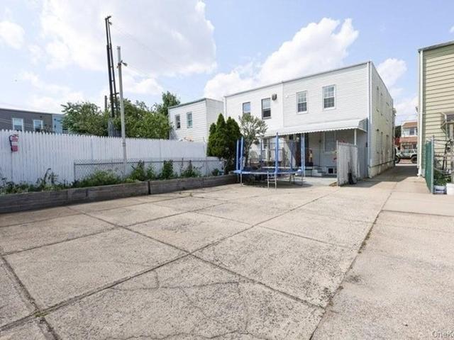 House for sale in Queens, Arverne