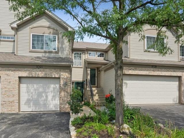 Townhouse for sale in Aurora, Illinois