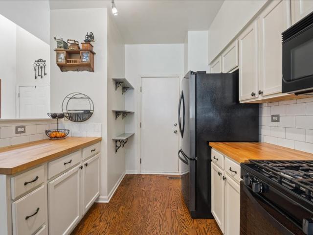 Townhouse for sale in Aurora, Illinois