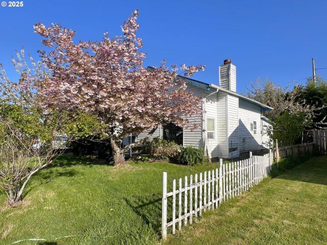 House for sale in Reedsport