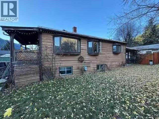House for sale in Robson, British Columbia