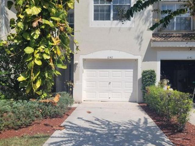 Townhouse for sale in Greenacres, Florida