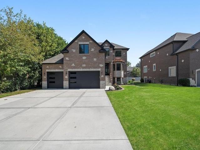 House for sale in Palos Hills, Illinois