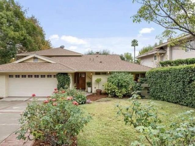 House for rent in La Canada Flintridge, California