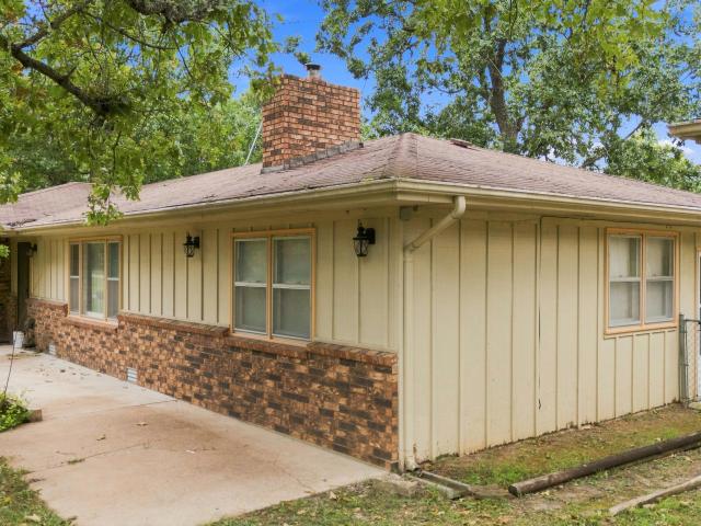 House for sale in Gainesville, Missouri