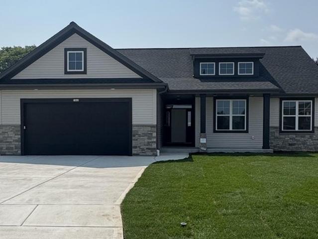 House for sale in Pewaukee, Wisconsin