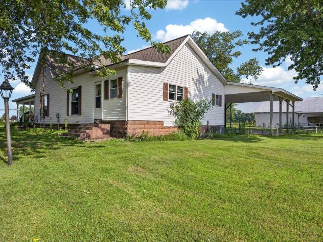 House for sale in Plainville, Indiana
