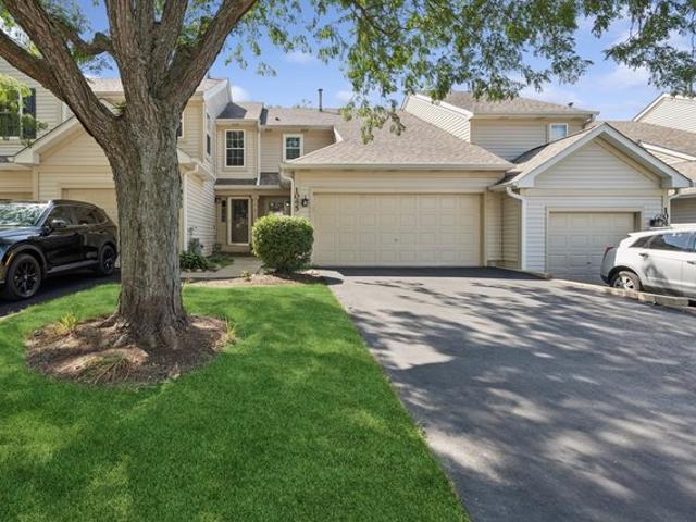 Townhouse for sale in Mchenry, Illinois