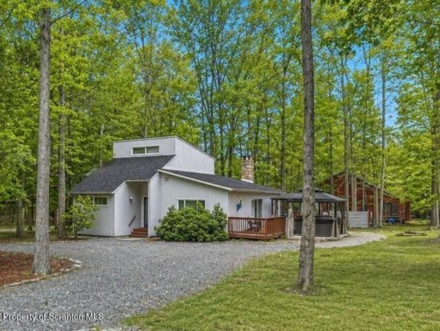 House for sale in Lake Ariel, Pennsylvania