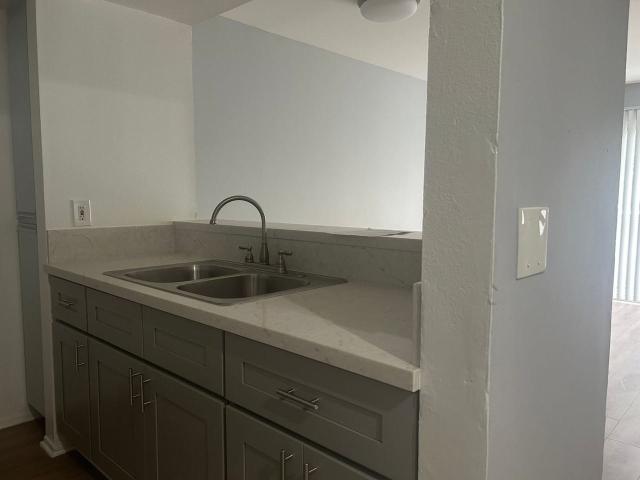 Apartment for rent in Canoga Park, California