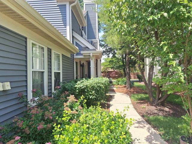 Townhouse for rent in Elk Grove Village, Illinois