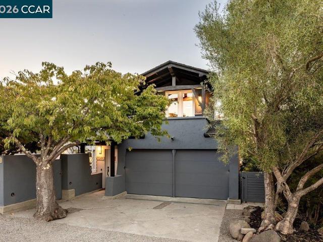 House for sale in Oakland, Alameda County