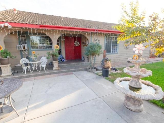 House for sale in Le Grand, California