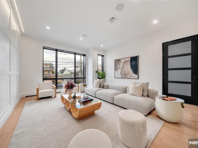 Condo for sale in Fort Lee, New Jersey