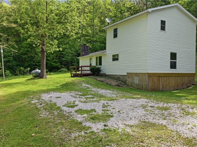 House for sale in Elizabeth, West Virginia