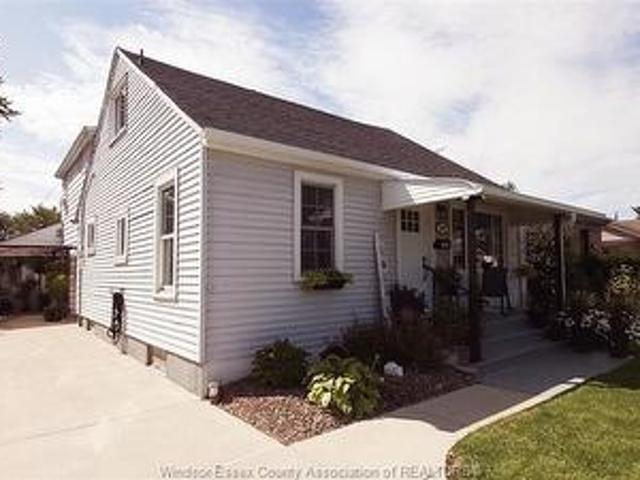 House for sale in Riverside, Windsor