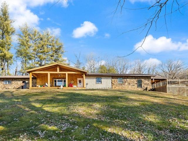 House for sale in Flat Lick, Kentucky