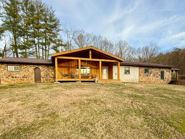 House for sale in Flat Lick, Kentucky