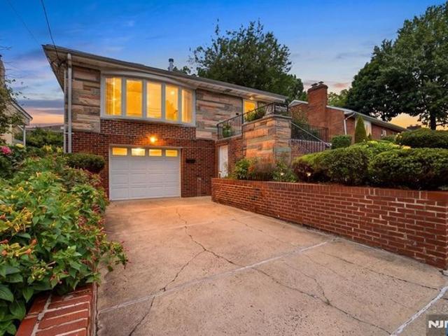House for sale in Fort Lee, New Jersey