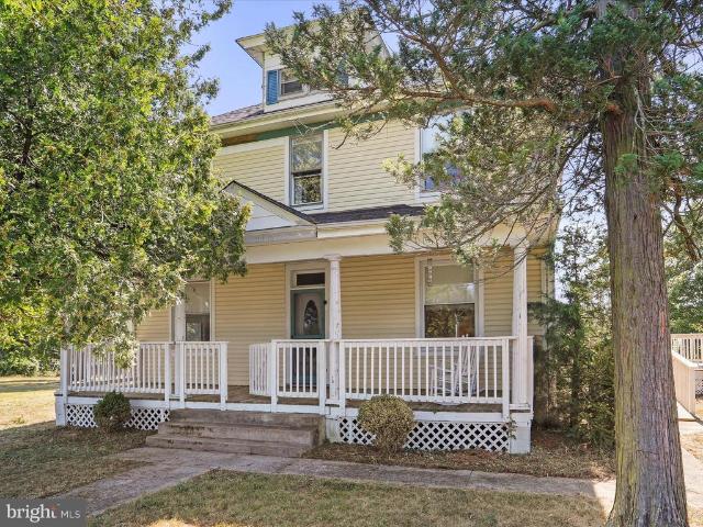 House for sale in Berkeley Springs, West Virginia