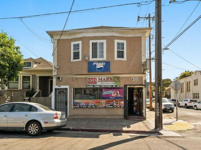 Duplex for sale in Emeryville