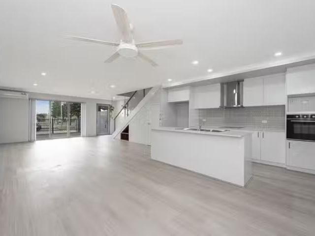 Apartment for rent in Secret Harbour