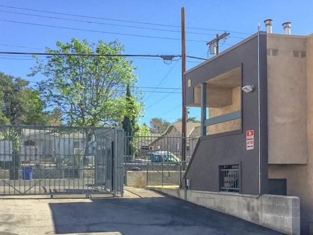 Apartment for rent in Canoga Park, California