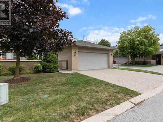 Townhouse for sale in Arva, Ontario