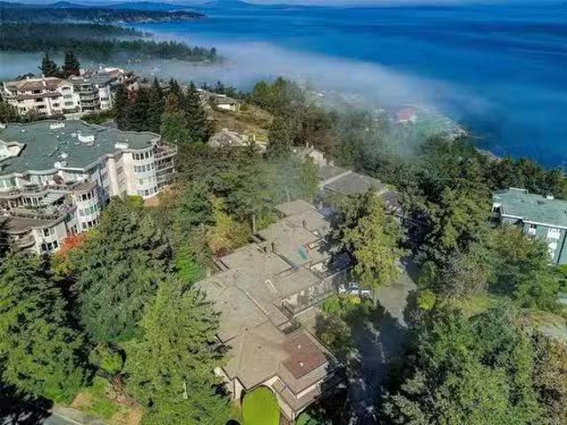 House for sale in Saanich, British Columbia