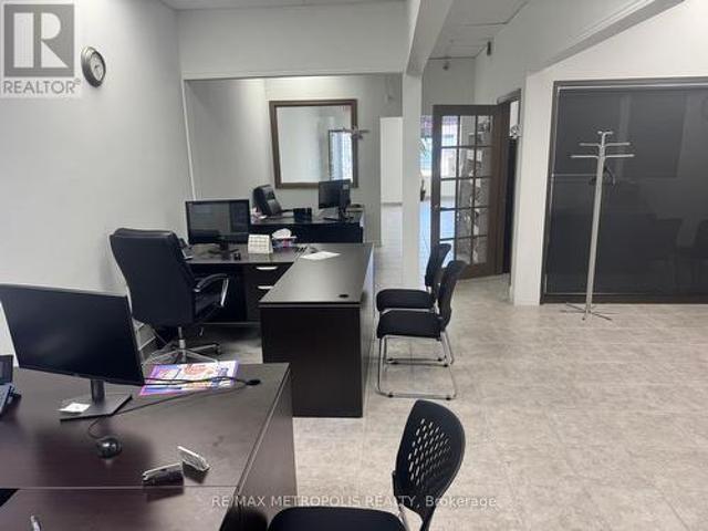 Commercial for rent in Mississauga, Ontario