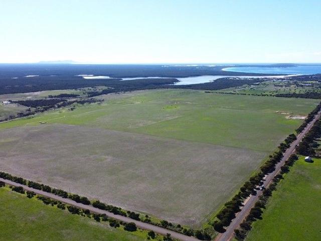 Cottage for sale in Bremer Bay, Western Australia