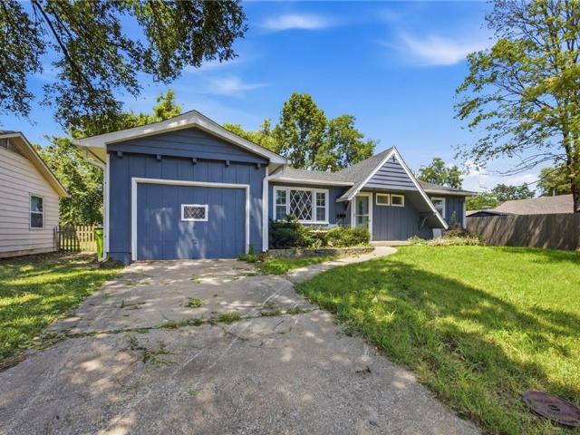House for sale in Harrisonville, Missouri