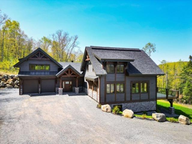 House for rent in Laurentides, Quebec