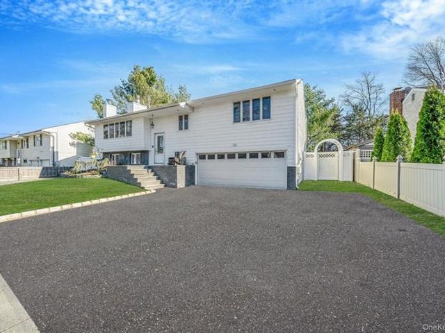 House for sale in Huntington, New York