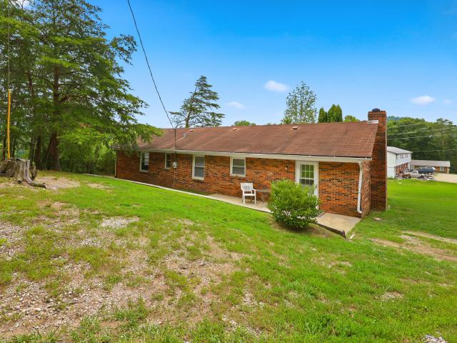 House for sale in Irvine, Kentucky