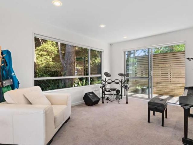 House for sale in Paremoremo
