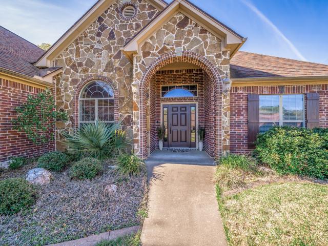 House for sale in White Oak, Texas