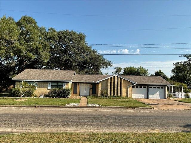 House for sale in Hallettsville, Texas
