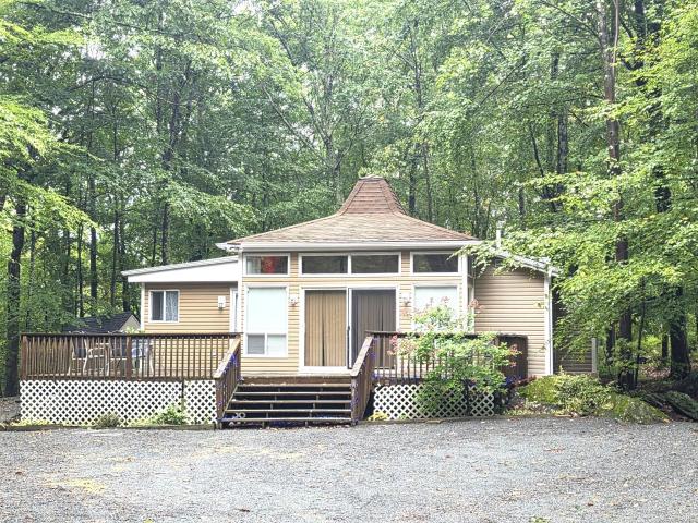 House for sale in Hemlock Farms, Blooming Grove Township