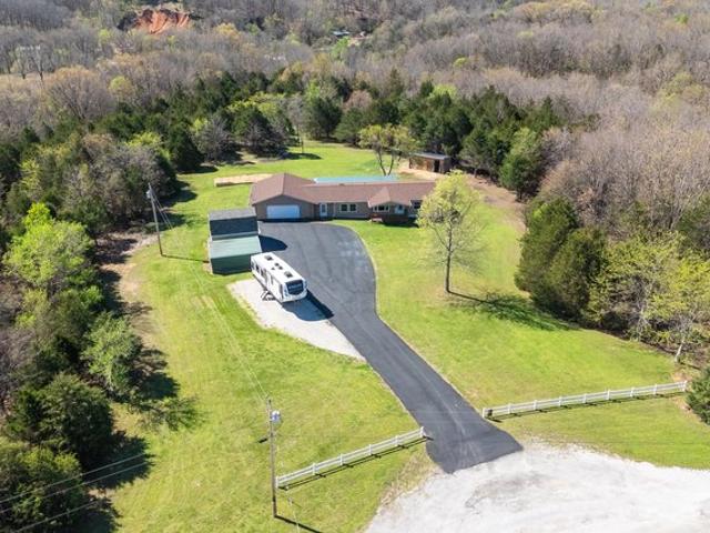 House for sale in Stone, Missouri