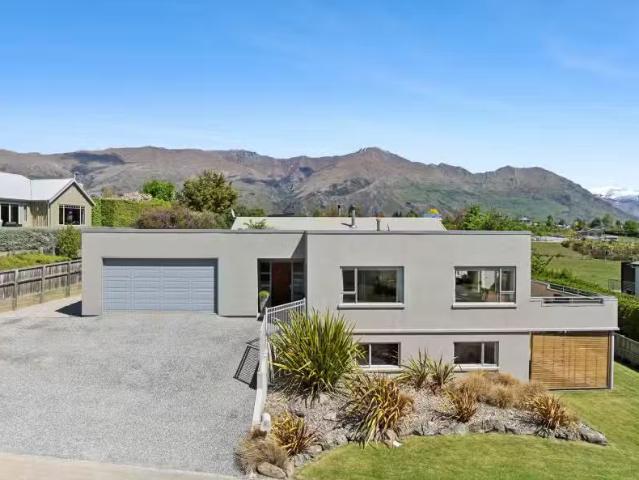 House for sale in Otakou