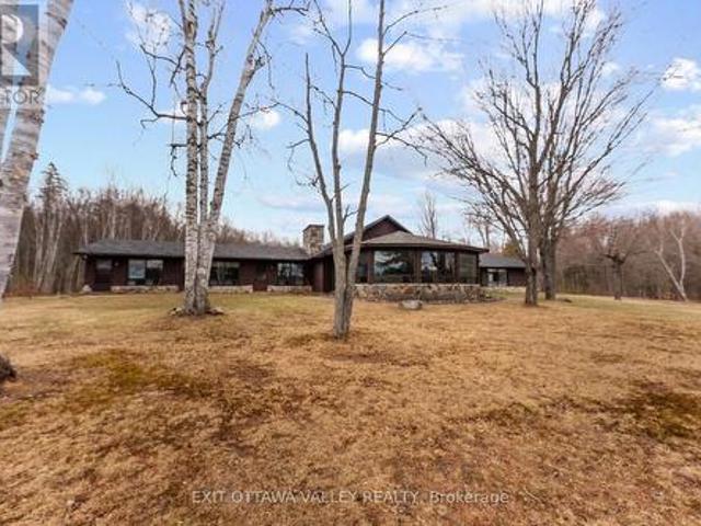 Commercial for sale in Renfrew, Ontario