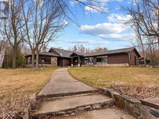House for sale in Renfrew, Ontario
